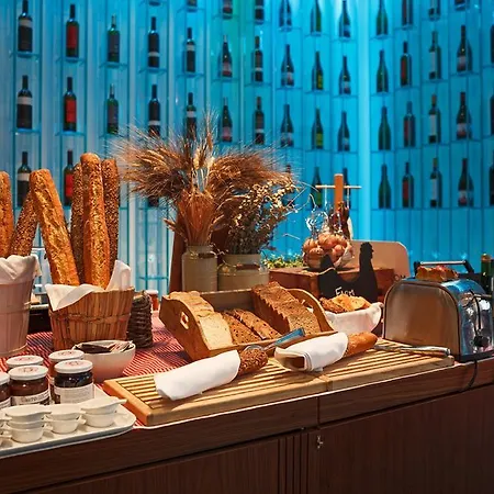 Szálloda Sixtytwo 4*