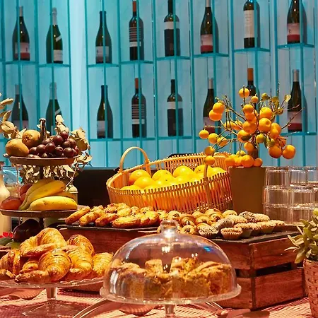 シックスティツー ホテル 4*